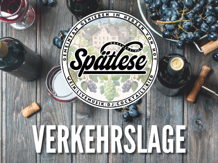 Grafik zur Verkehrslage während der Spätlese in Hohenstein-Ernstthal mit Spätlese-Logo, Weintrauben und Weinflaschen.