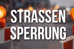 Hinweisgrafik zum Thema Straßensperrung mit weißer Schrift und Warnleuchten als Symbol für Baustellen und Verkehrseinschränkungen in Hohenstein-Ernstthal.