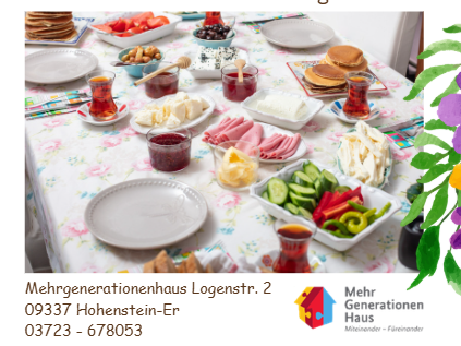 Gedeckter Frühstückstisch mit Brot, Käse, Wurst, Gemüse, Aufstrichen und Getränken. Die Ankündigung informiert über das gemeinsame Frühstück am 23. September 2026 um 9 Uhr im Offenen Treff des Mehrgenerationenhauses Hohenstein-Ernstthal.