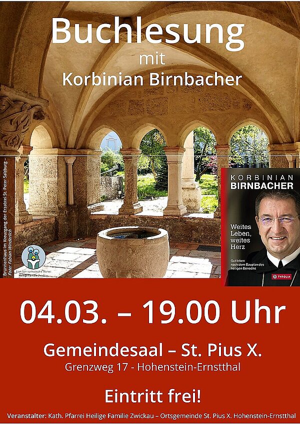 Plakat zur Buchlesung mit Korbinian Birnbacher. Hintergrund ist ein Kreuzgang mit Rundbögen und Brunnen im Innenhof. Rechts ist das Buchcover „Weites Leben, weites Herz“ mit Porträt des Autors abgebildet. Unten stehen die Veranstaltungsdaten: 4. März, 19:00 Uhr, Gemeindesaal St. Pius X., Grenzweg 17, Hohenstein-Ernstthal. Eintritt frei.